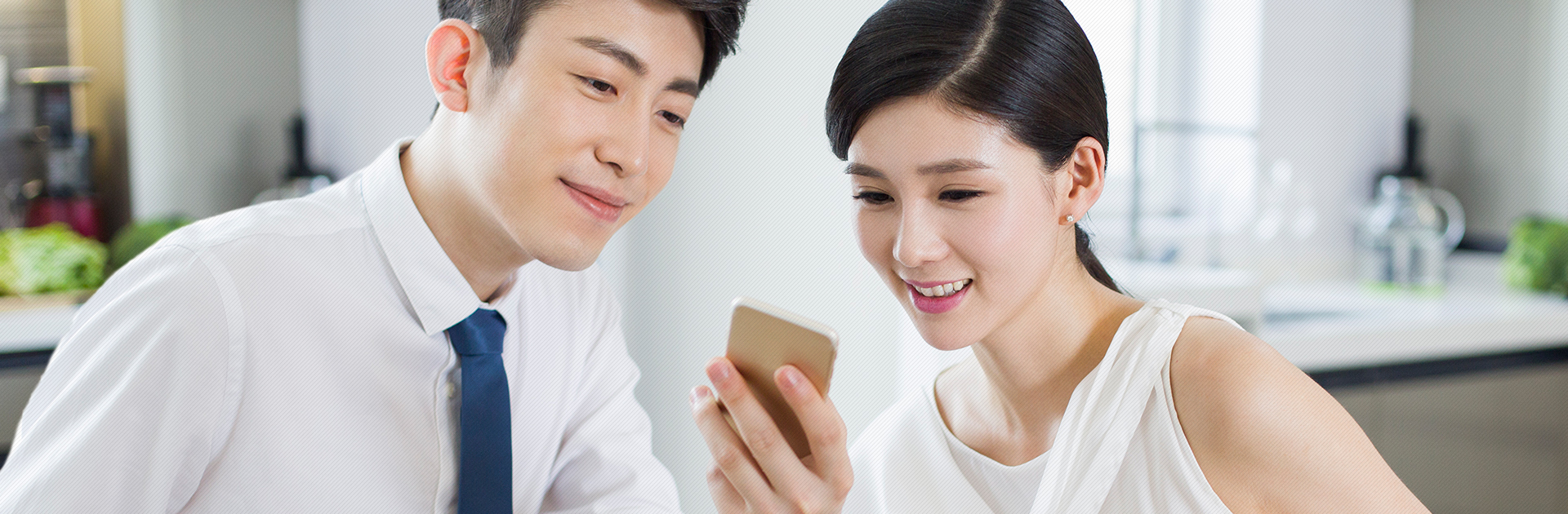 <i>평일야간진료</i><strong>주말, 공휴일 진료</strong><p>언제나 지역주민의 곁에서<br>양질의 의료서비스를 제공합니다</p>